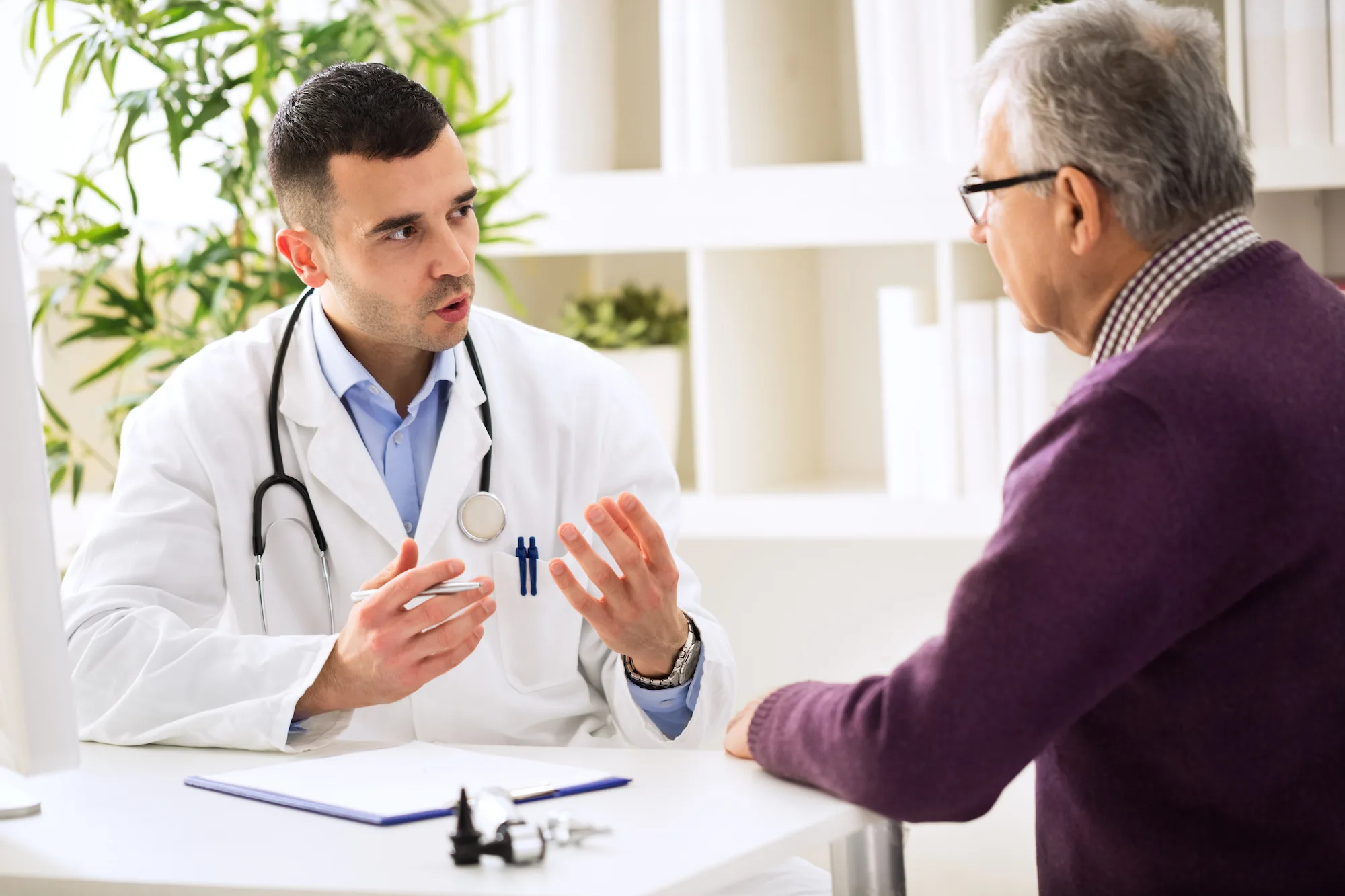 Doctor consulting with a patient about antibiotic treatment options