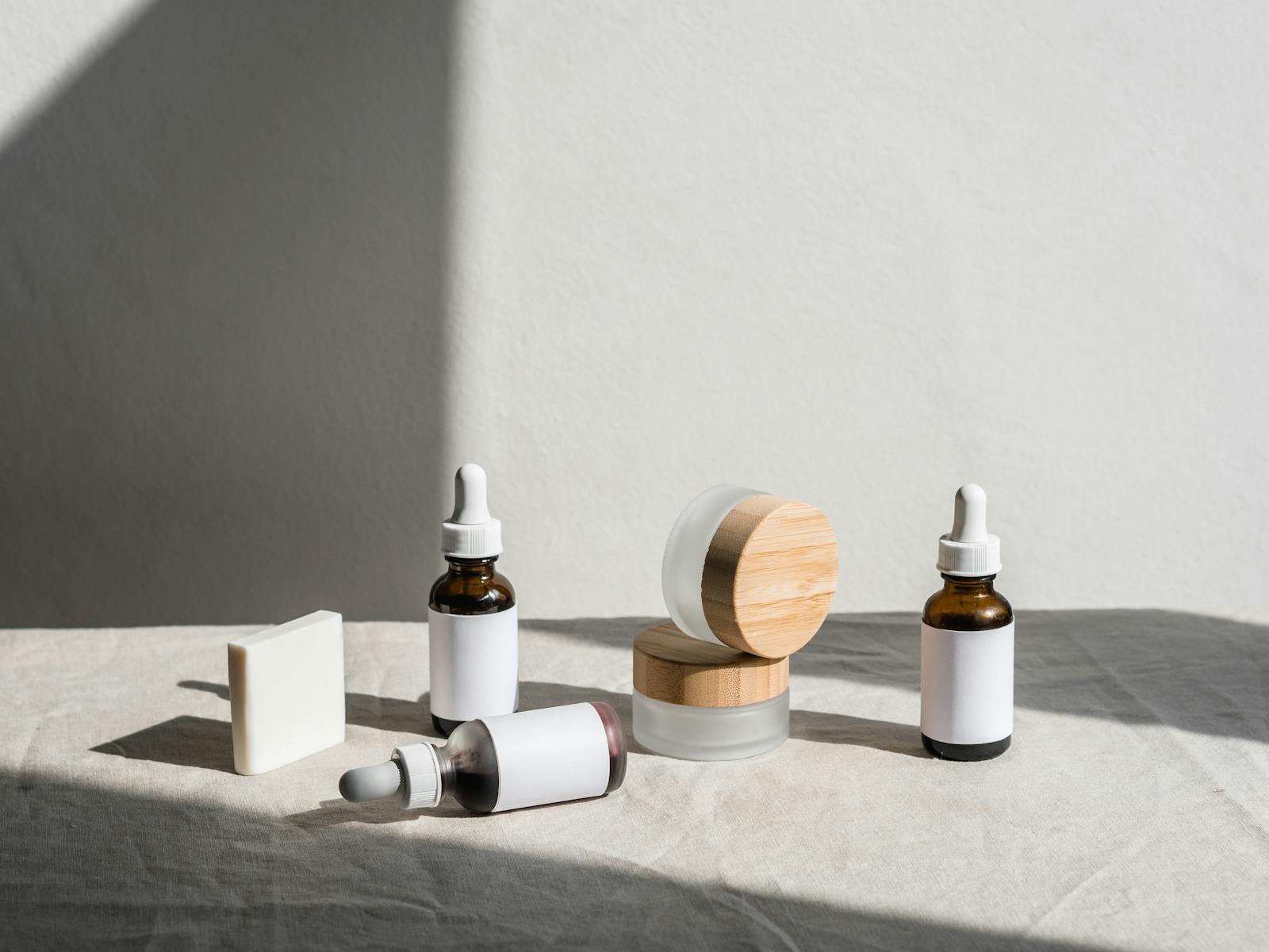 Multiple unbranded retinoid serum dropper bottles in natural light — how to use tretinoin and retinol