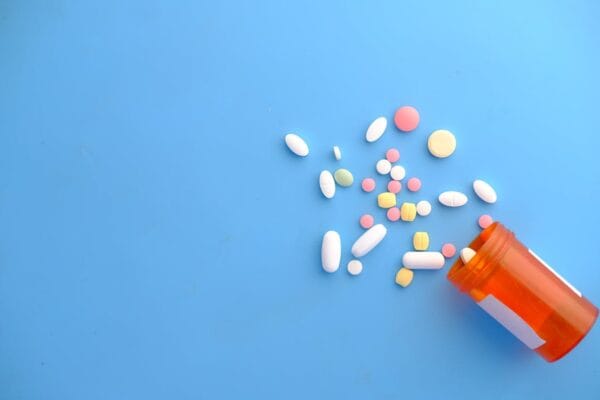 Antibiotic medicine bottle representing azithromycin from Mexico alternatives