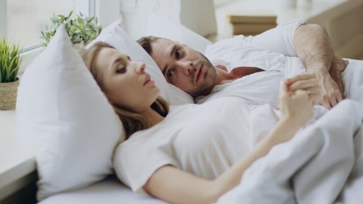 Couple in bed representing erectile dysfunction treatment with Kamagra sildenafil medication